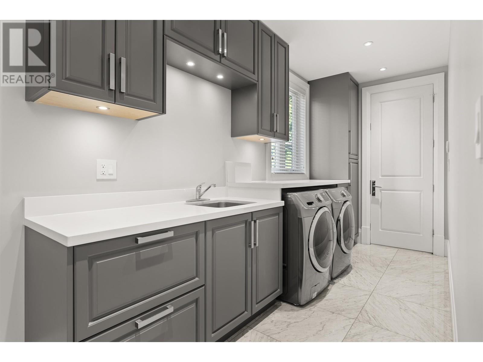 Listing Picture 30 of 40 : 3071 STEVESTON HIGHWAY, Richmond / 烈治文 - 魯藝地產 Yvonne Lu Group - MLS Medallion Club Member