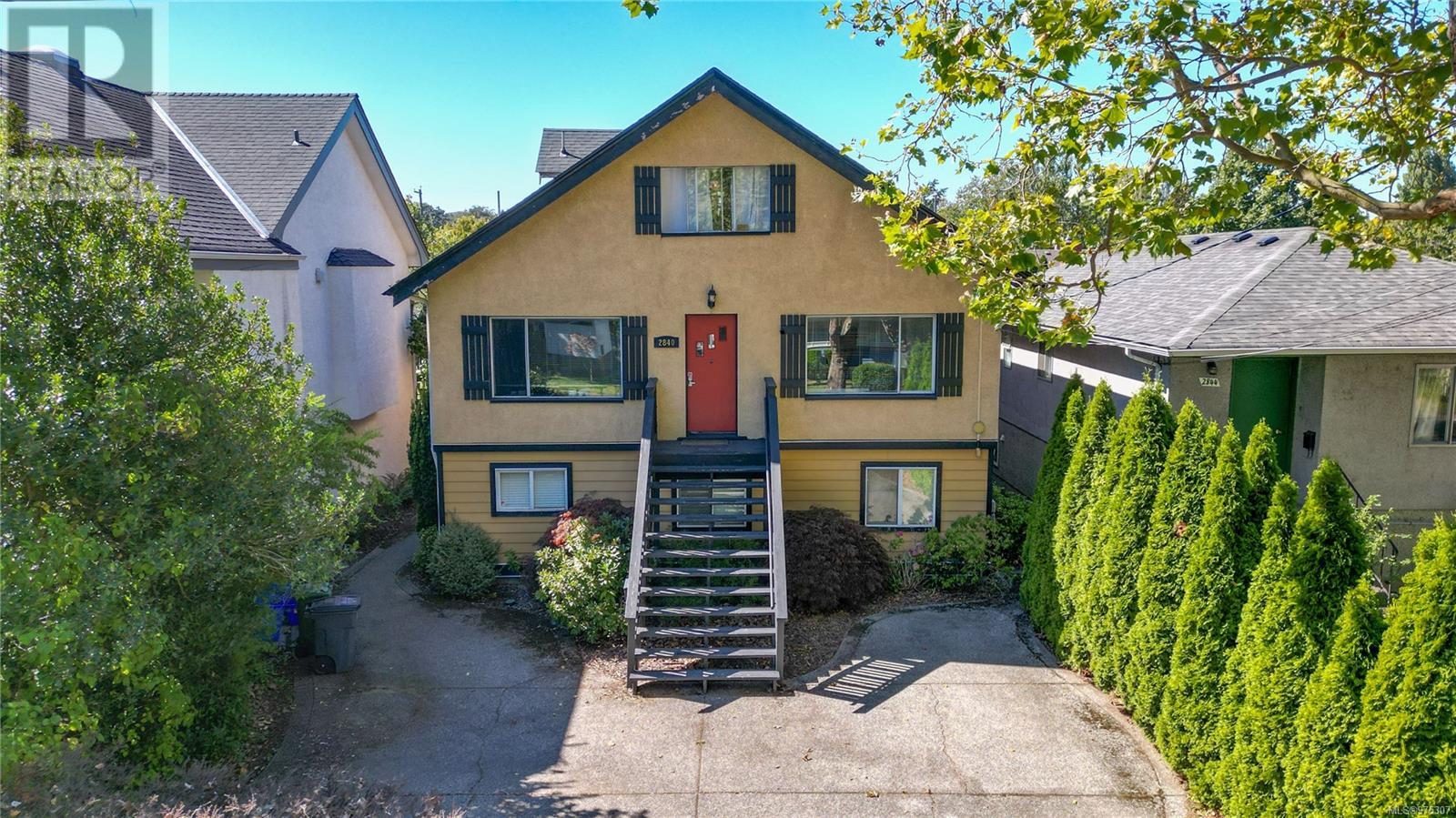 2840 Shelbourne St, Victoria, British Columbia  V8R 4M4 - Photo 2 - 975307