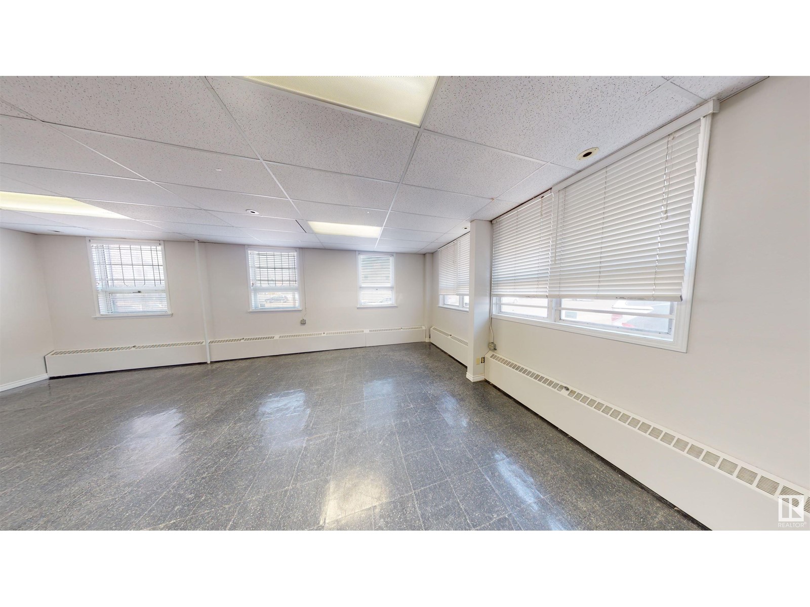 Property at 11660 95 ST NW NE image 2