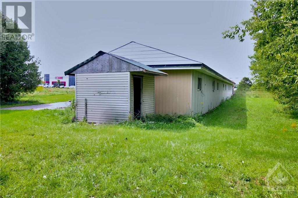 6637 Bank StreetOttawa, Ontario  K0A 2P0 - Photo 6 - X9518366