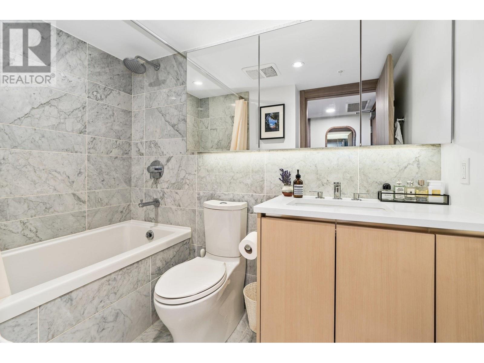 Listing Picture 9 of 16 : 716 8800 HAZELBRIDGE WAY, Richmond / 烈治文 - 魯藝地產 Yvonne Lu Group - MLS Medallion Club Member