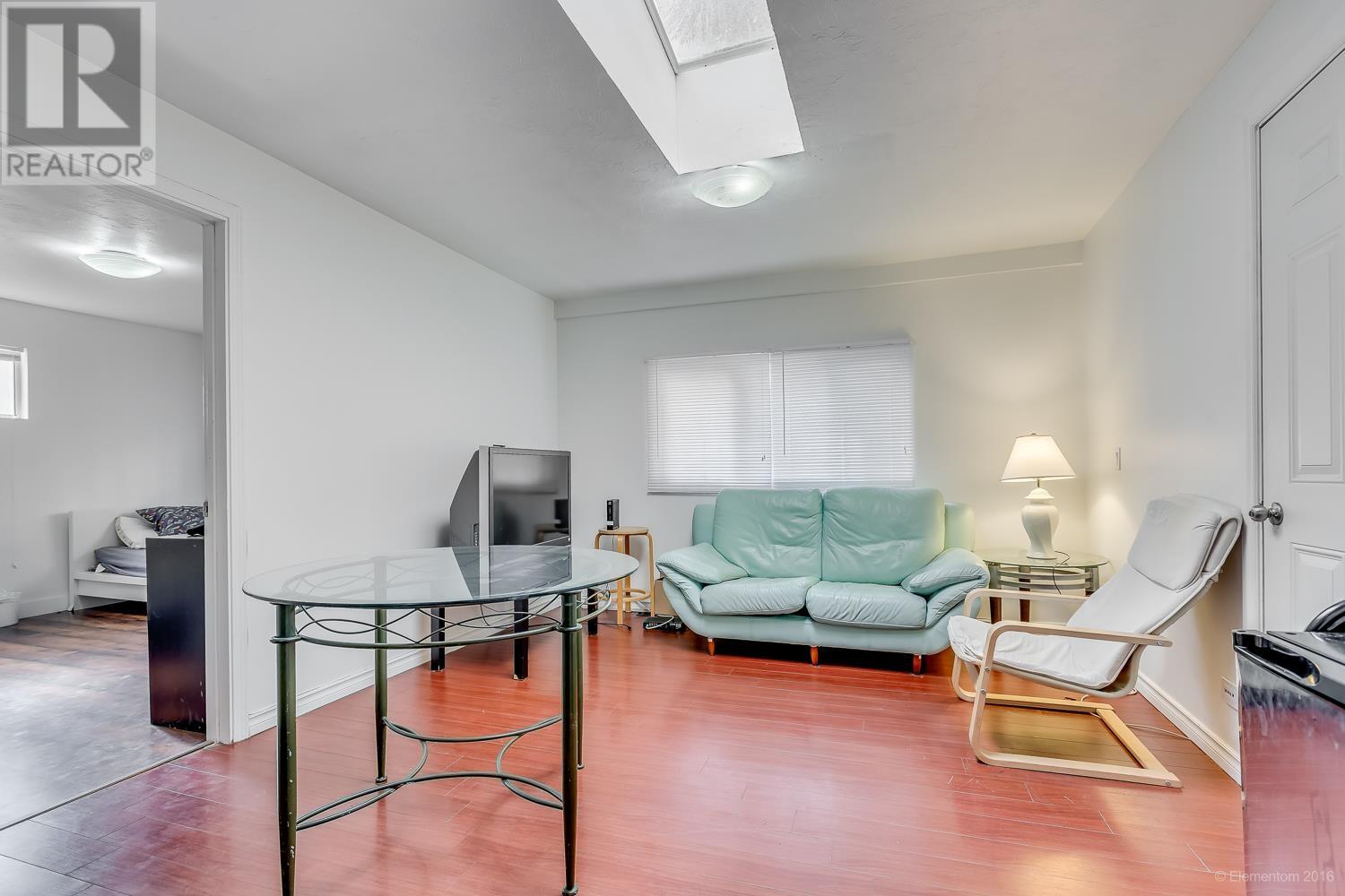 Listing Picture 10 of 22 : 5405 COLLEGE STREET, Vancouver / 溫哥華 - 魯藝地產 Yvonne Lu Group - MLS Medallion Club Member