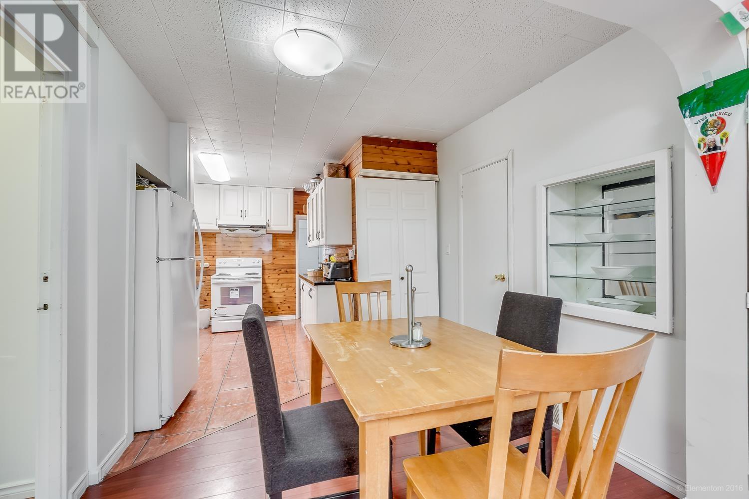 Listing Picture 11 of 22 : 5405 COLLEGE STREET, Vancouver / 溫哥華 - 魯藝地產 Yvonne Lu Group - MLS Medallion Club Member