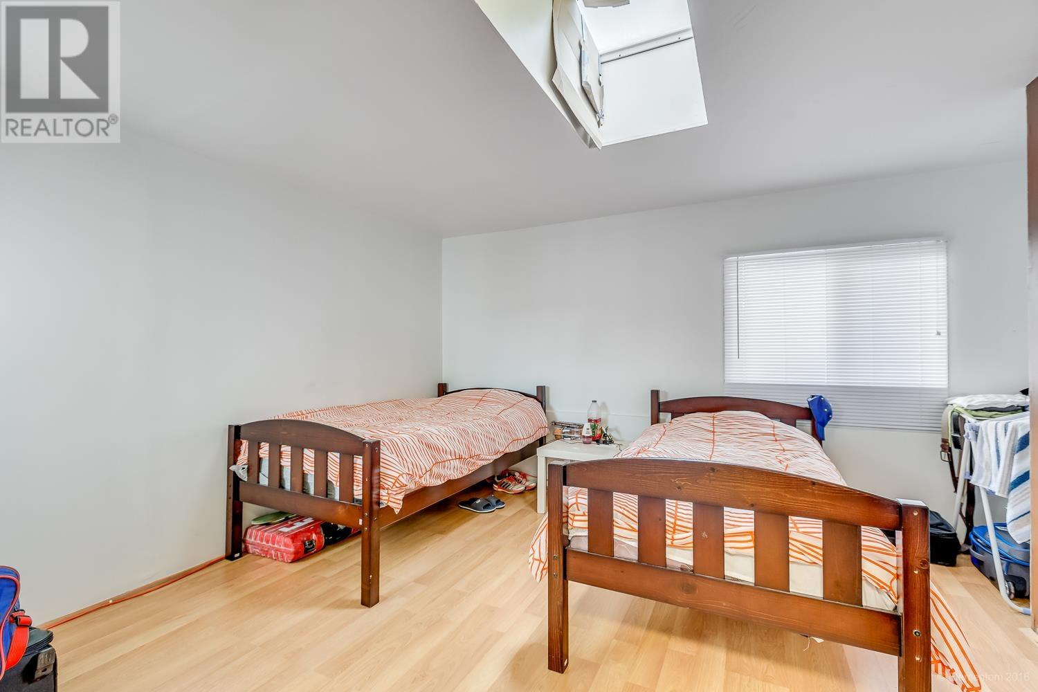 Listing Picture 16 of 22 : 5405 COLLEGE STREET, Vancouver / 溫哥華 - 魯藝地產 Yvonne Lu Group - MLS Medallion Club Member