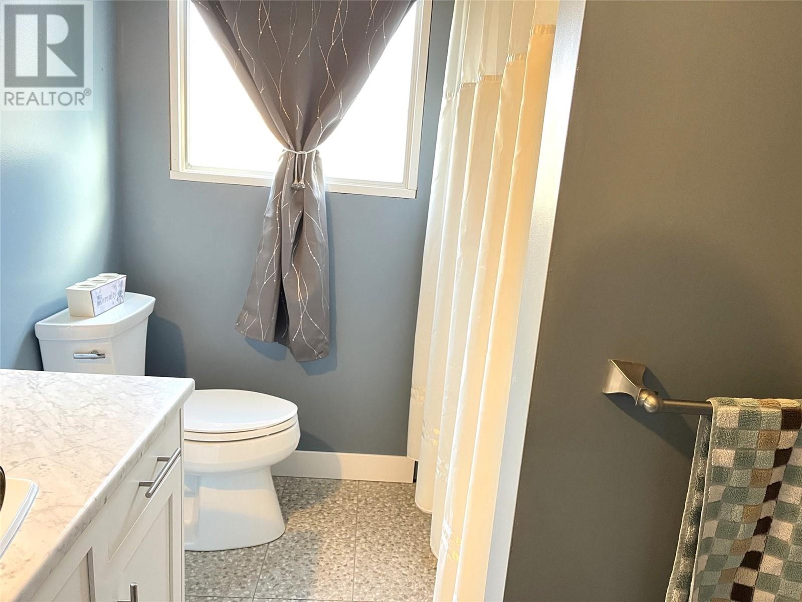 Property at 3704 40 Avenue image 3