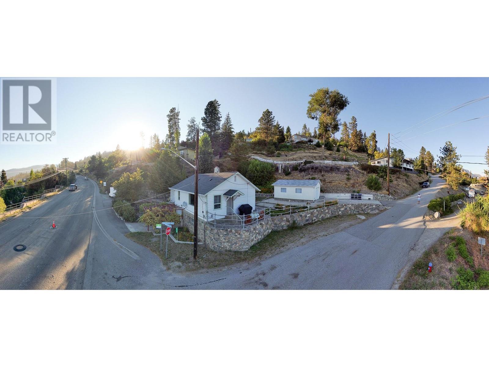 4516 Princeton Avenue, Peachland, British Columbia  V0H 1X4 - Photo 3 - 10323621