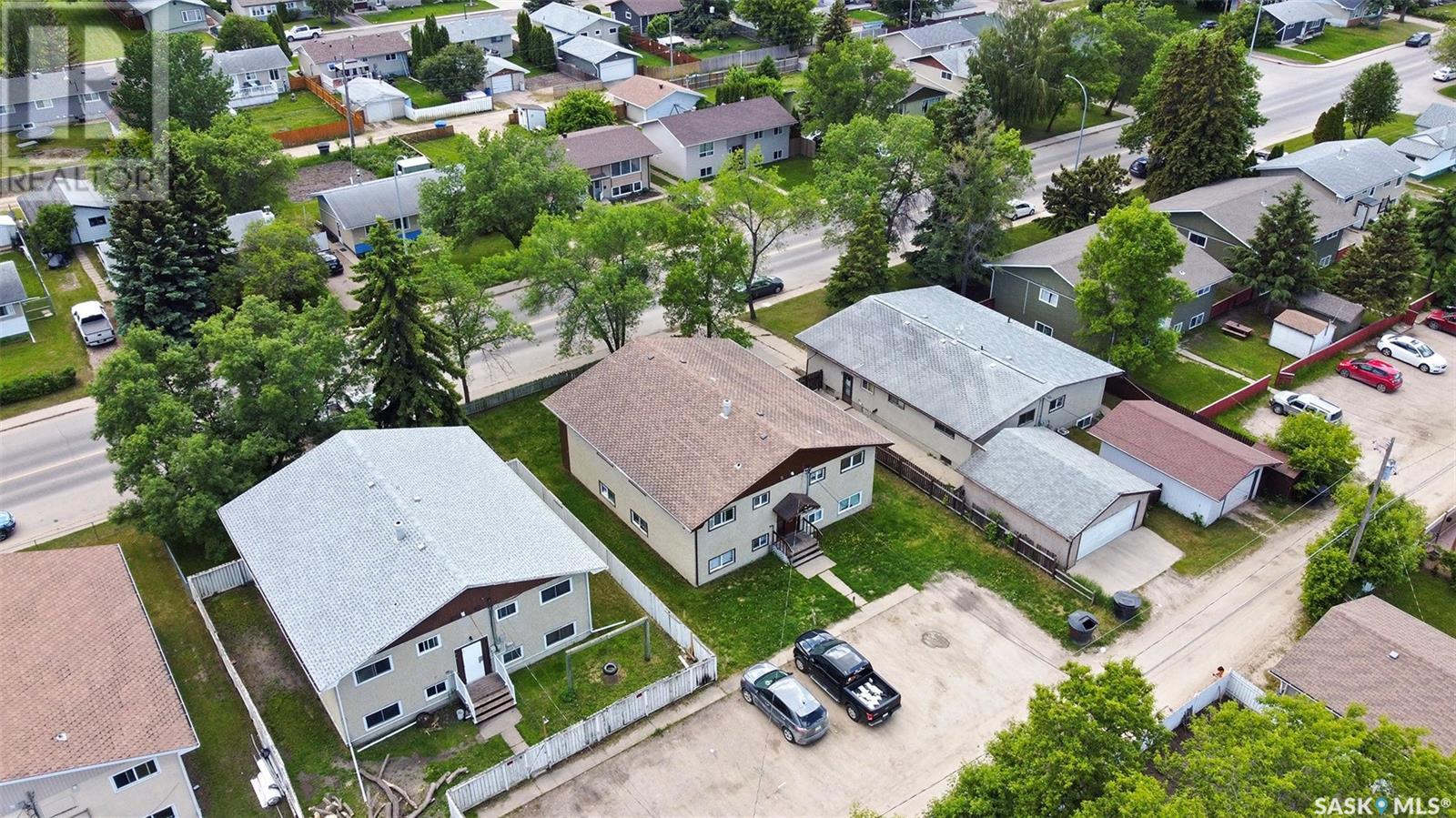 Property at 452 28th STREET E image 3