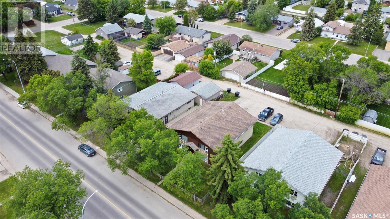 Property at 452 28th STREET E image 5