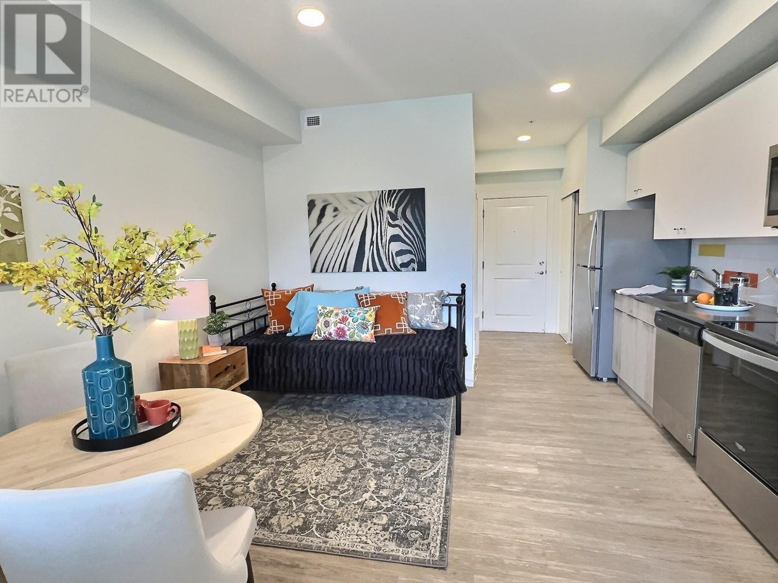 203-107 YEW STREET, kamloops, British Columbia