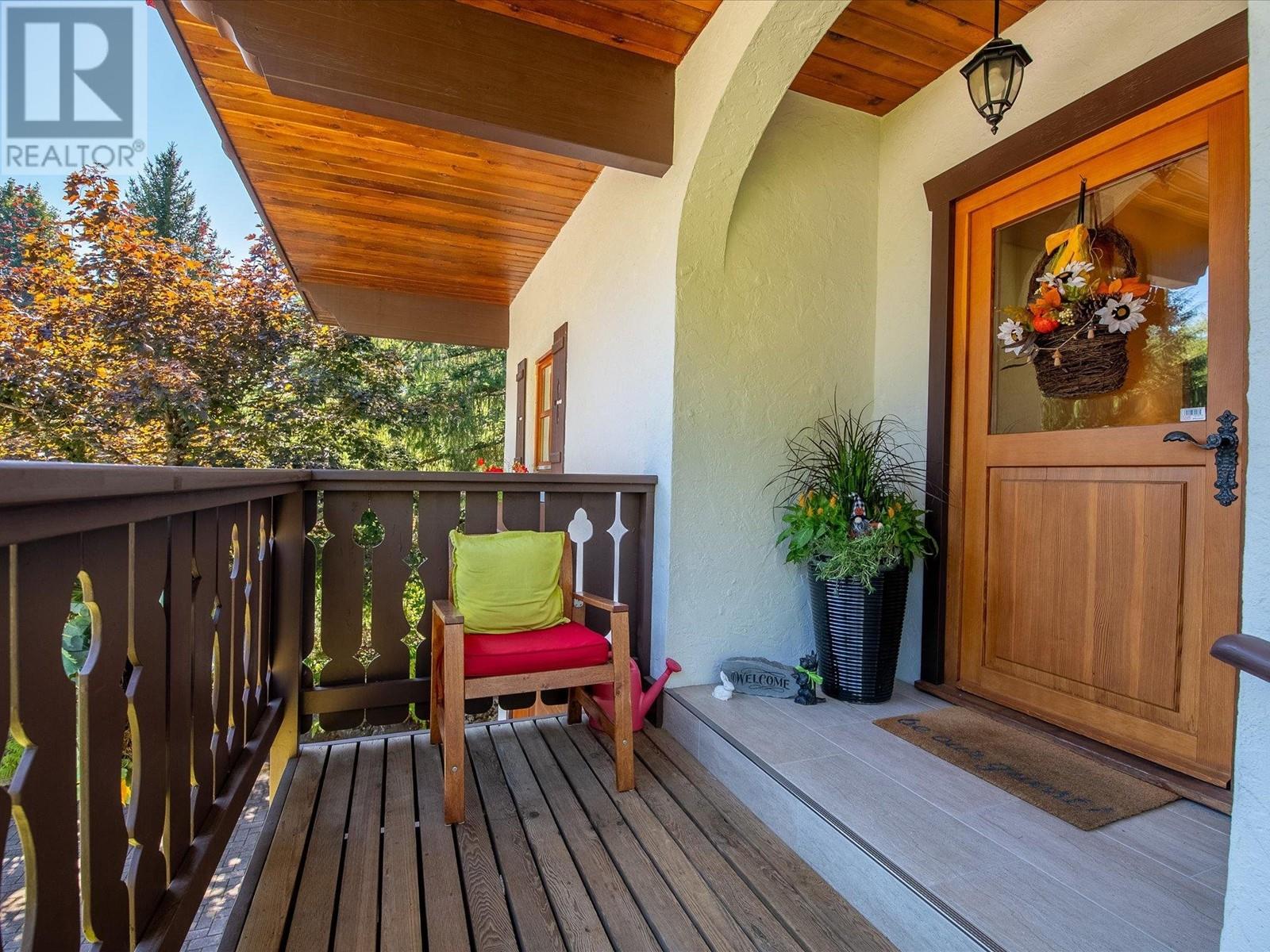 6218 Eagle Drive, Whistler, British Columbia  V8E 0C6 - Photo 3 - R2923931
