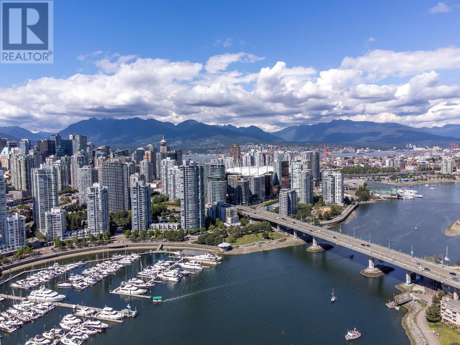 Listing Picture 2 of 30 : 1487 HOMER STREET, Vancouver / 溫哥華 - 魯藝地產 Yvonne Lu Group - MLS Medallion Club Member