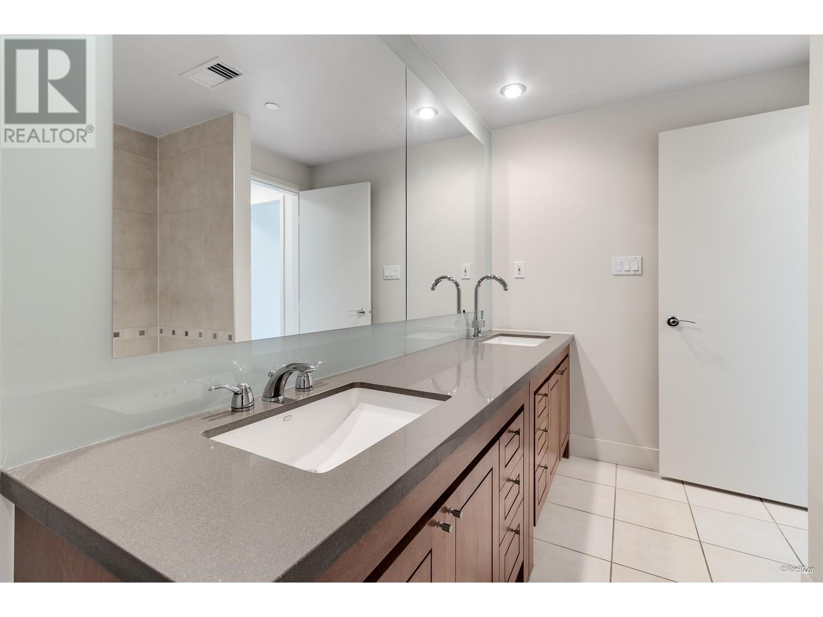 Listing Picture 22 of 30 : 1487 HOMER STREET, Vancouver / 溫哥華 - 魯藝地產 Yvonne Lu Group - MLS Medallion Club Member