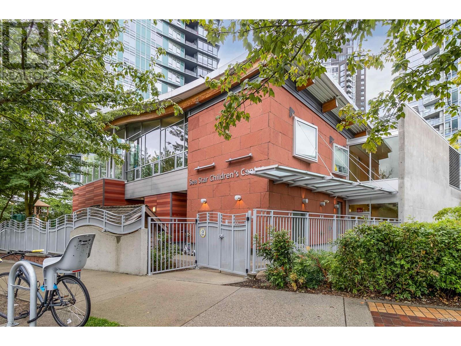 Listing Picture 25 of 30 : 1487 HOMER STREET, Vancouver / 溫哥華 - 魯藝地產 Yvonne Lu Group - MLS Medallion Club Member
