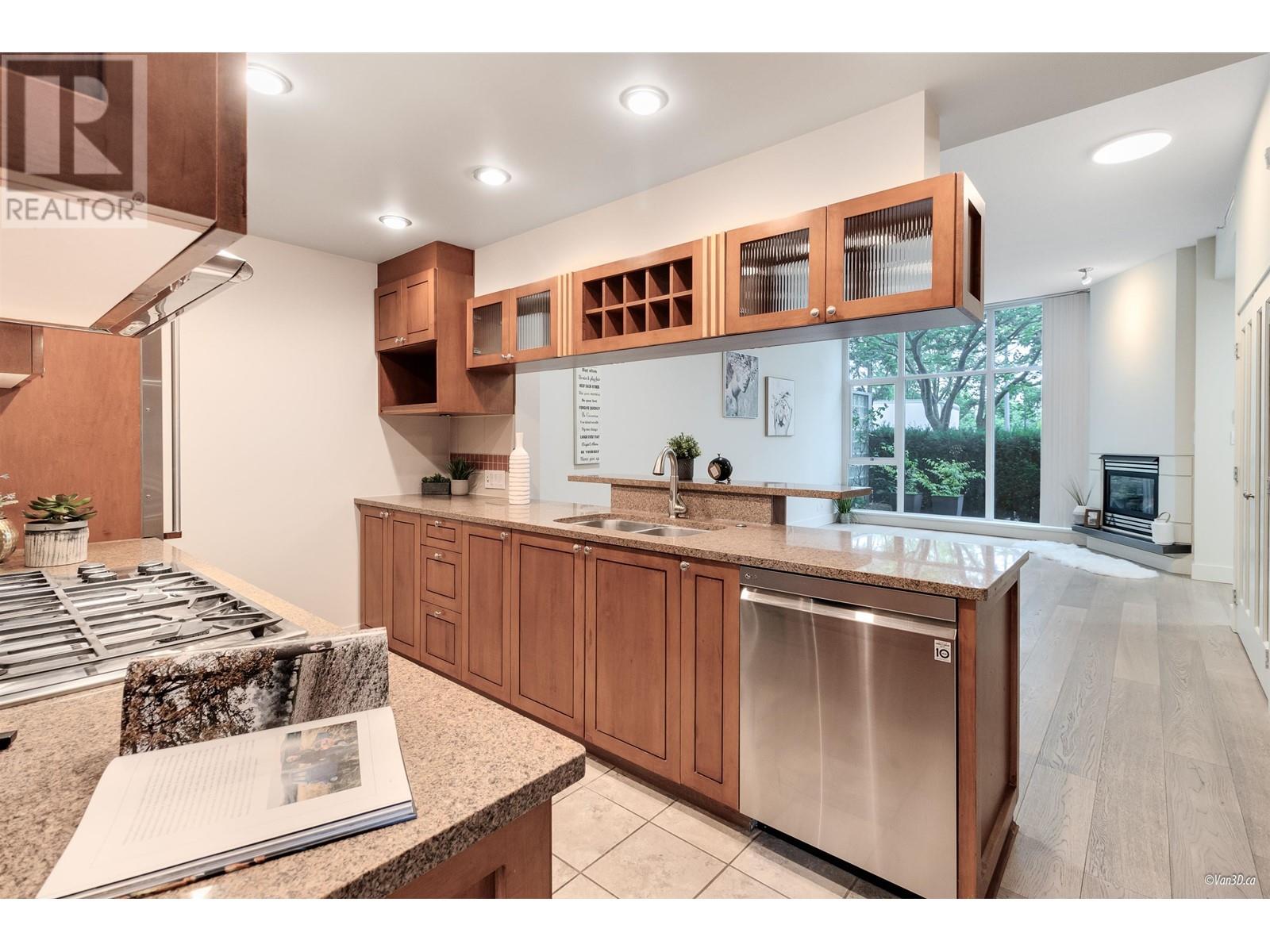 Listing Picture 10 of 30 : 1487 HOMER STREET, Vancouver / 溫哥華 - 魯藝地產 Yvonne Lu Group - MLS Medallion Club Member