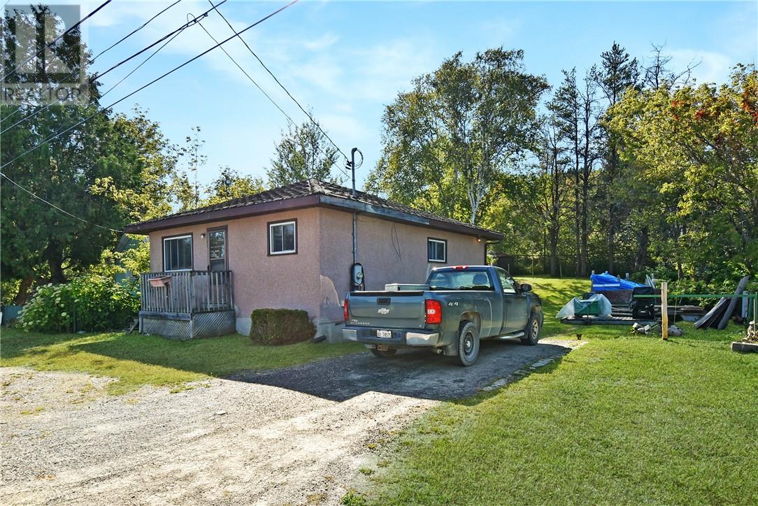 11 Epiphany Street, Capreol, Ontario  P0M 1H0 - Photo 2 - 2119011