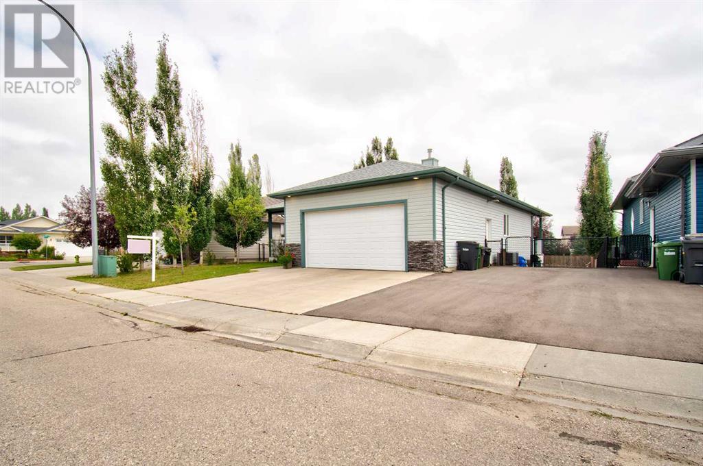 75 Hillcrest Boulevard, Strathmore, Alberta  T1P 0A4 - Photo 2 - A2159458