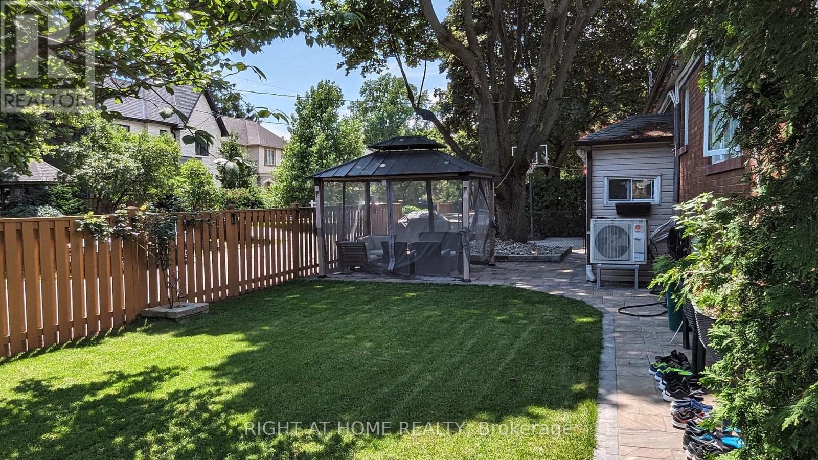 210 Prince Edward Drive S, Toronto (Stonegate-Queensway), Ontario  M8Y 3X3 - Photo 19 - W9343524