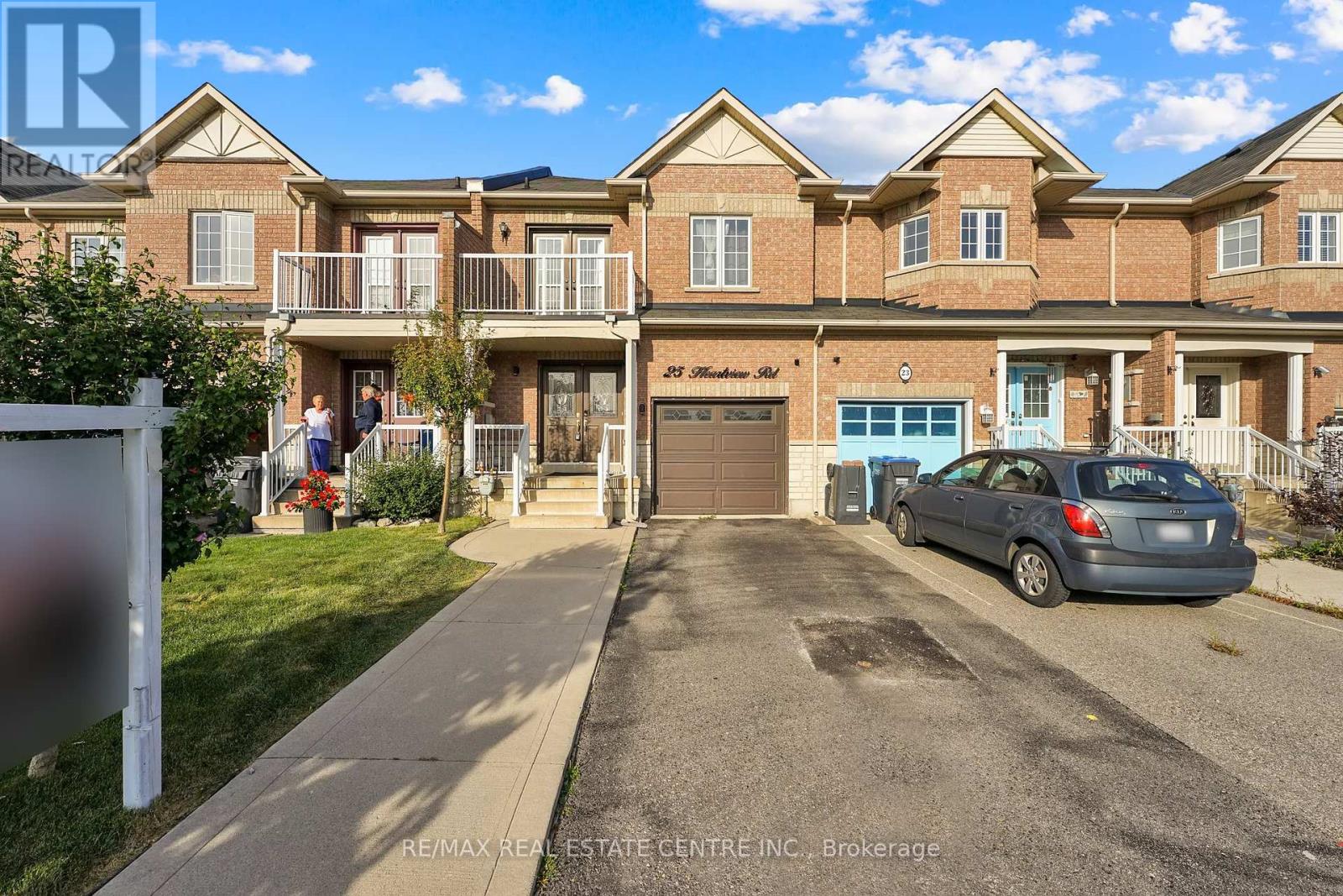 25 Heartview Road, Brampton (Sandringham-Wellington), Ontario  L6Z 0C6 - Photo 2 - W9343050