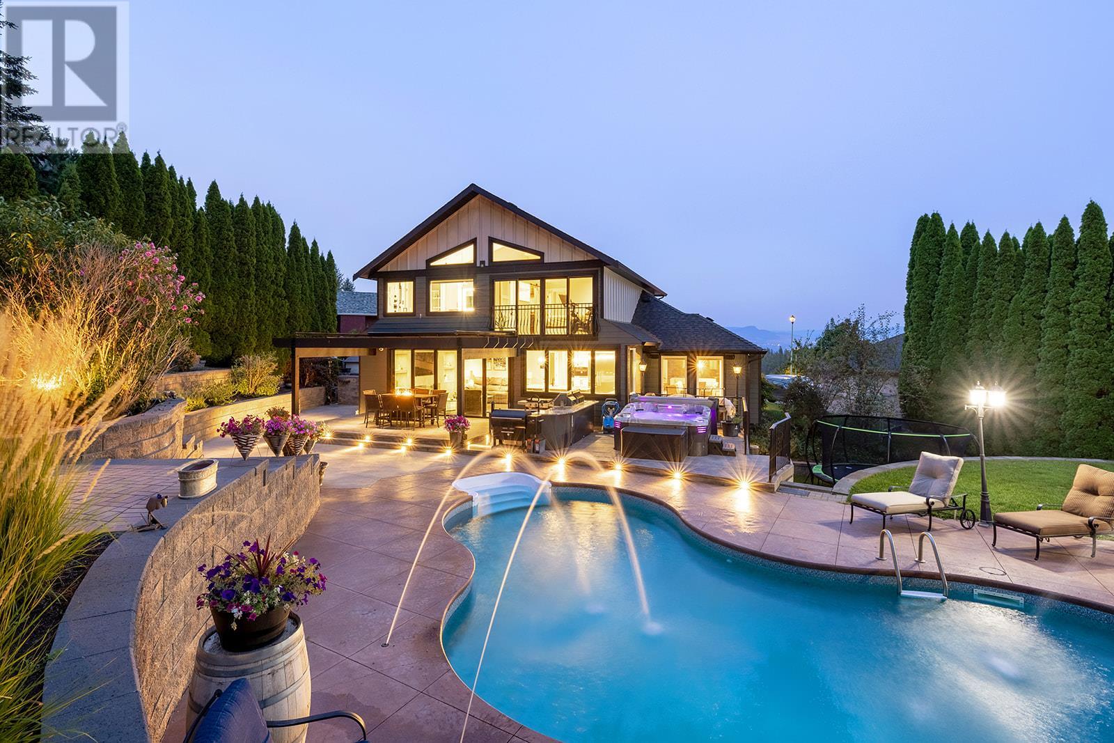 2227 Shannon Woods Place West Kelowna