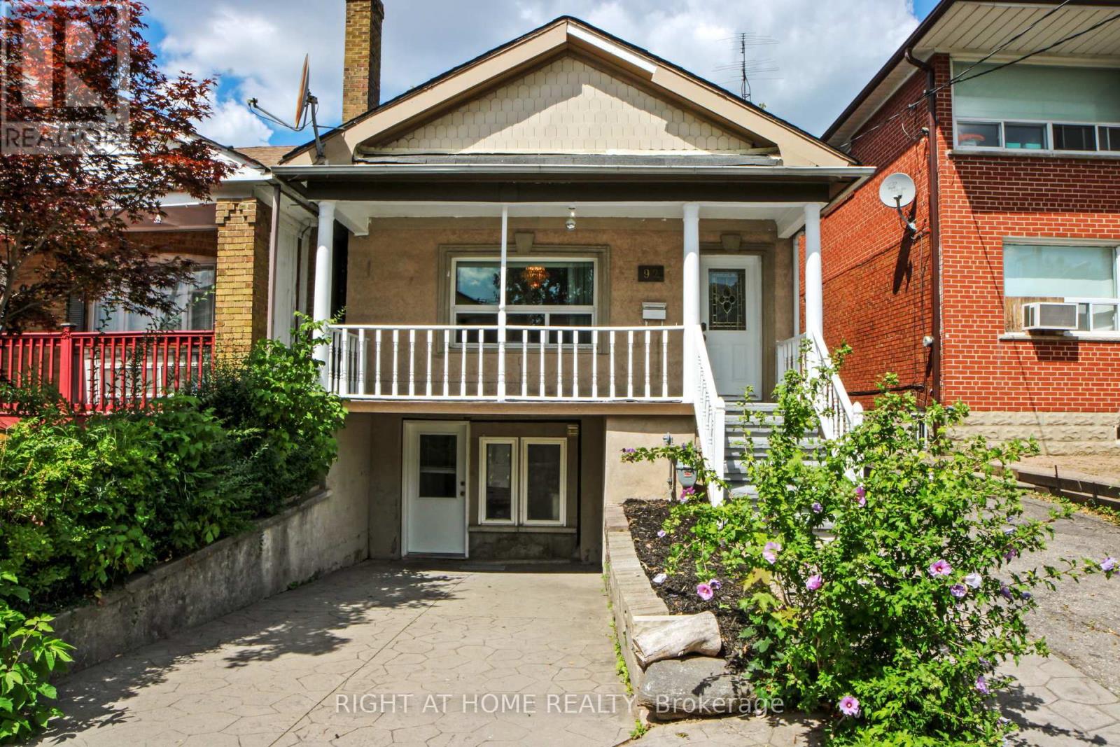 92 Livingstone Avenue, Toronto (Briar Hill-Belgravia), Ontario  M6E 2L8 - Photo 2 - W9344047