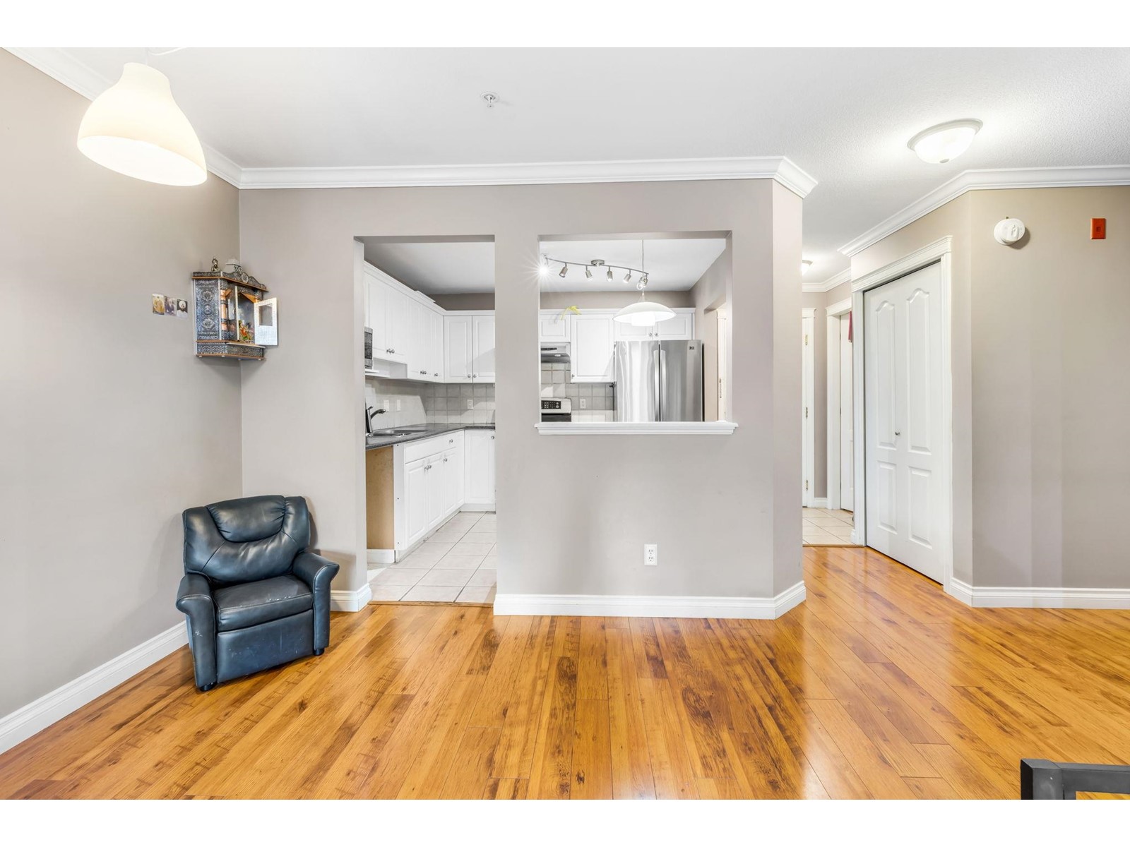 Property at 415 32085 GEORGE FERGUSON WAY image 2