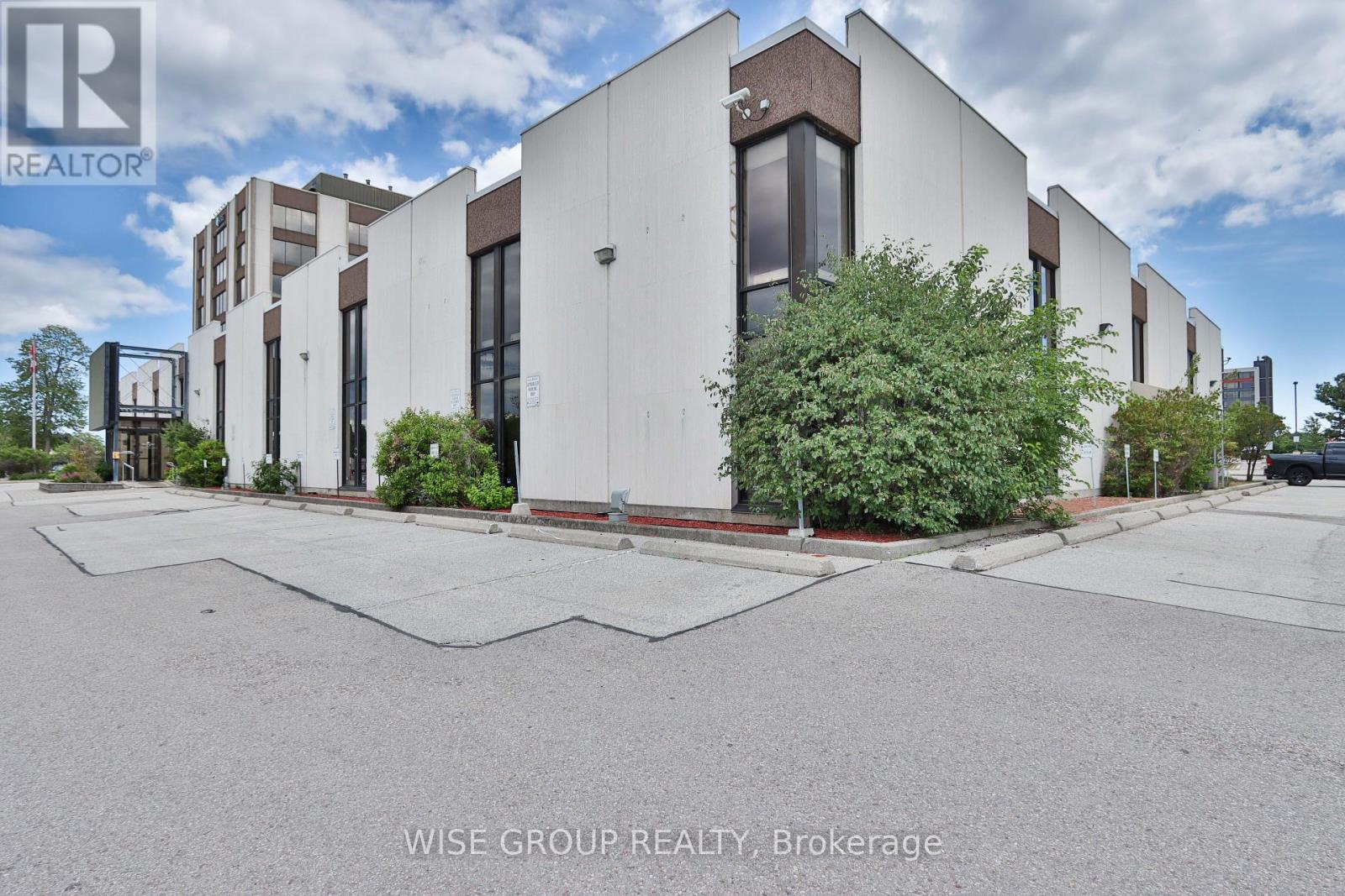 105 - 2450 Victoria Park Avenue, Toronto (Henry Farm), Ontario  M2J 4A2 - Photo 1 - C9344263