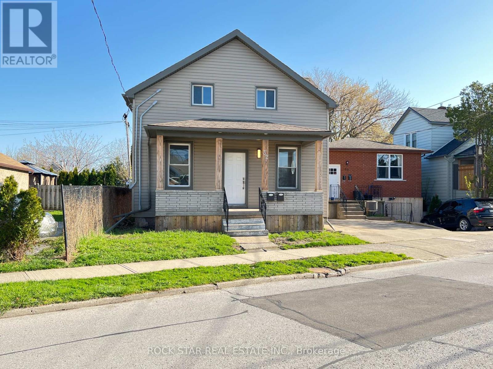 32 Garnet Street, St. Catharines (Facer), Ontario  L2R 7C2 - Photo 1 - X9344561