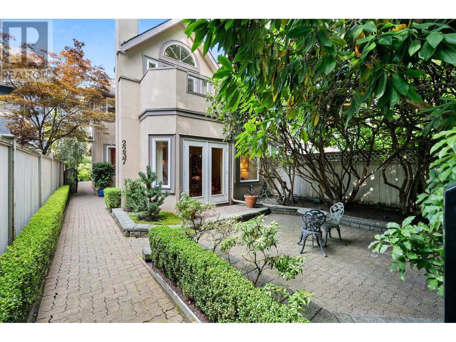 2237 W 14th Avenue, Vancouver, British Columbia  V6K 2V9 - Photo 1 - R2924239