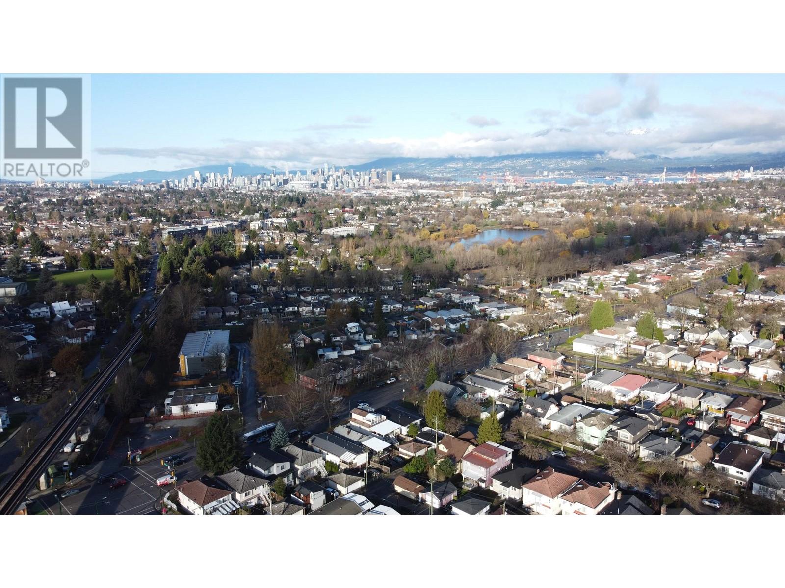 Listing Picture 3 of 3 : 4011 KAMLOOPS STREET, Vancouver / 溫哥華 - 魯藝地產 Yvonne Lu Group - MLS Medallion Club Member