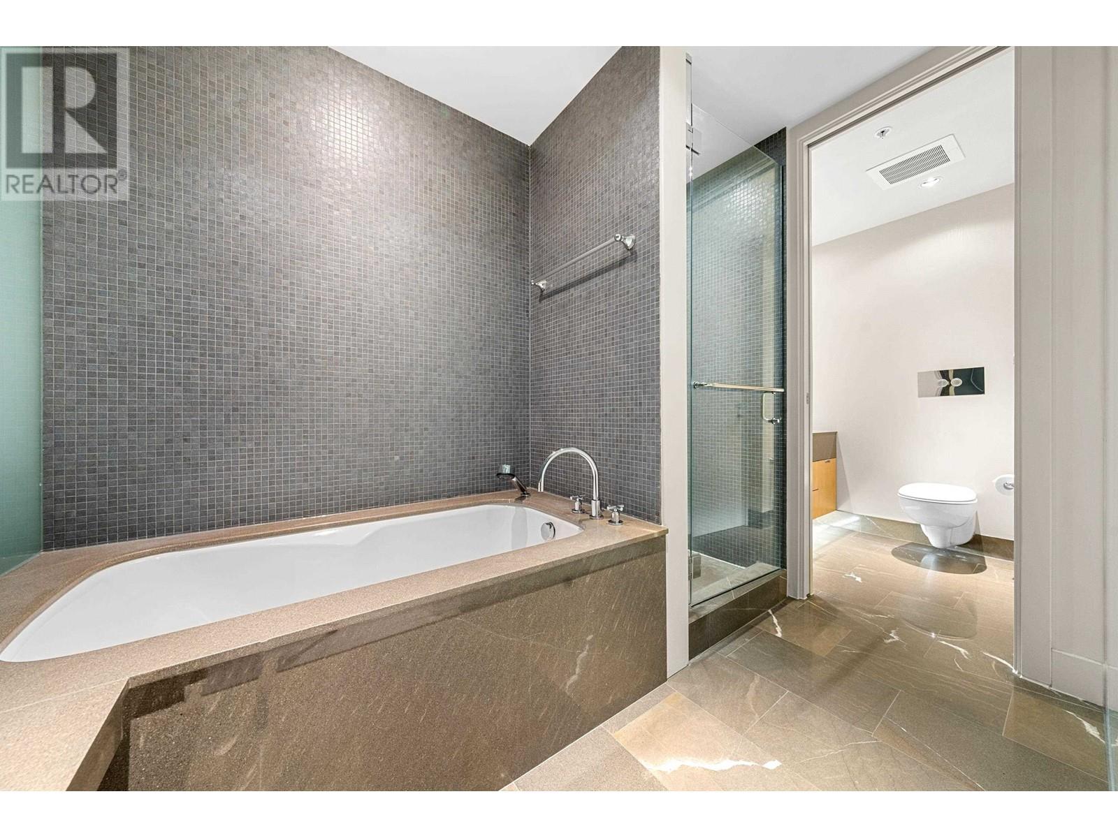 Listing Picture 16 of 23 : 3306 1077 W CORDOVA STREET, Vancouver / 溫哥華 - 魯藝地產 Yvonne Lu Group - MLS Medallion Club Member