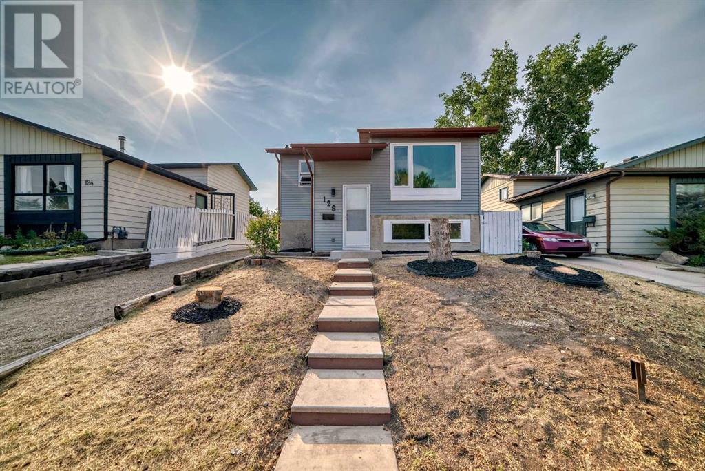 128 Bernard Close Nw, Calgary, Alberta  T3K 2H3 - Photo 2 - A2162194