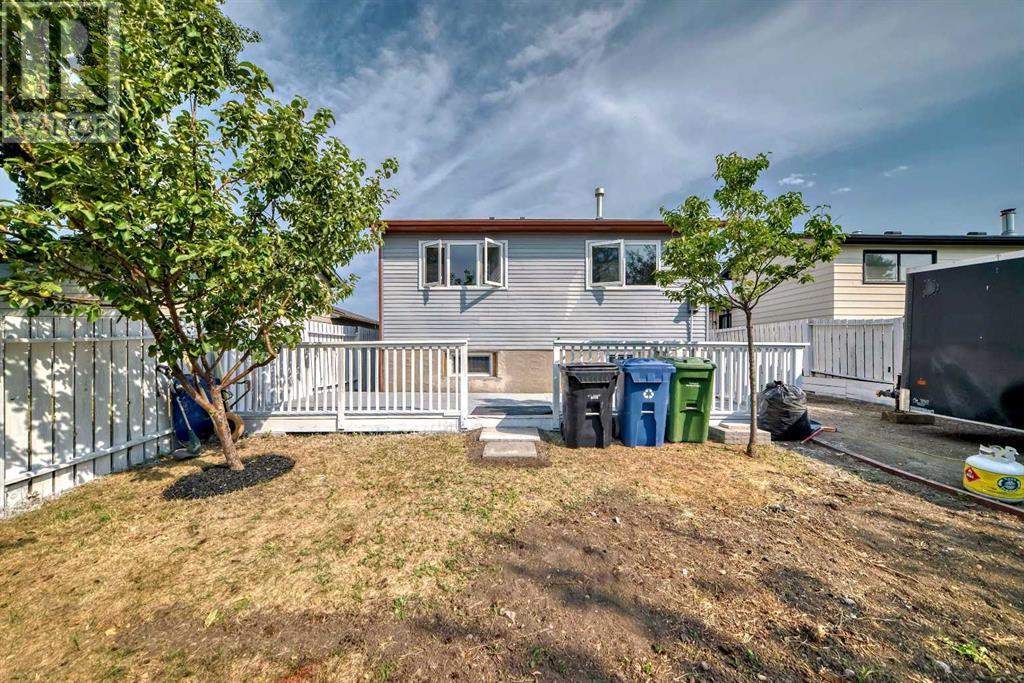 128 Bernard Close Nw, Calgary, Alberta  T3K 2H3 - Photo 36 - A2162194