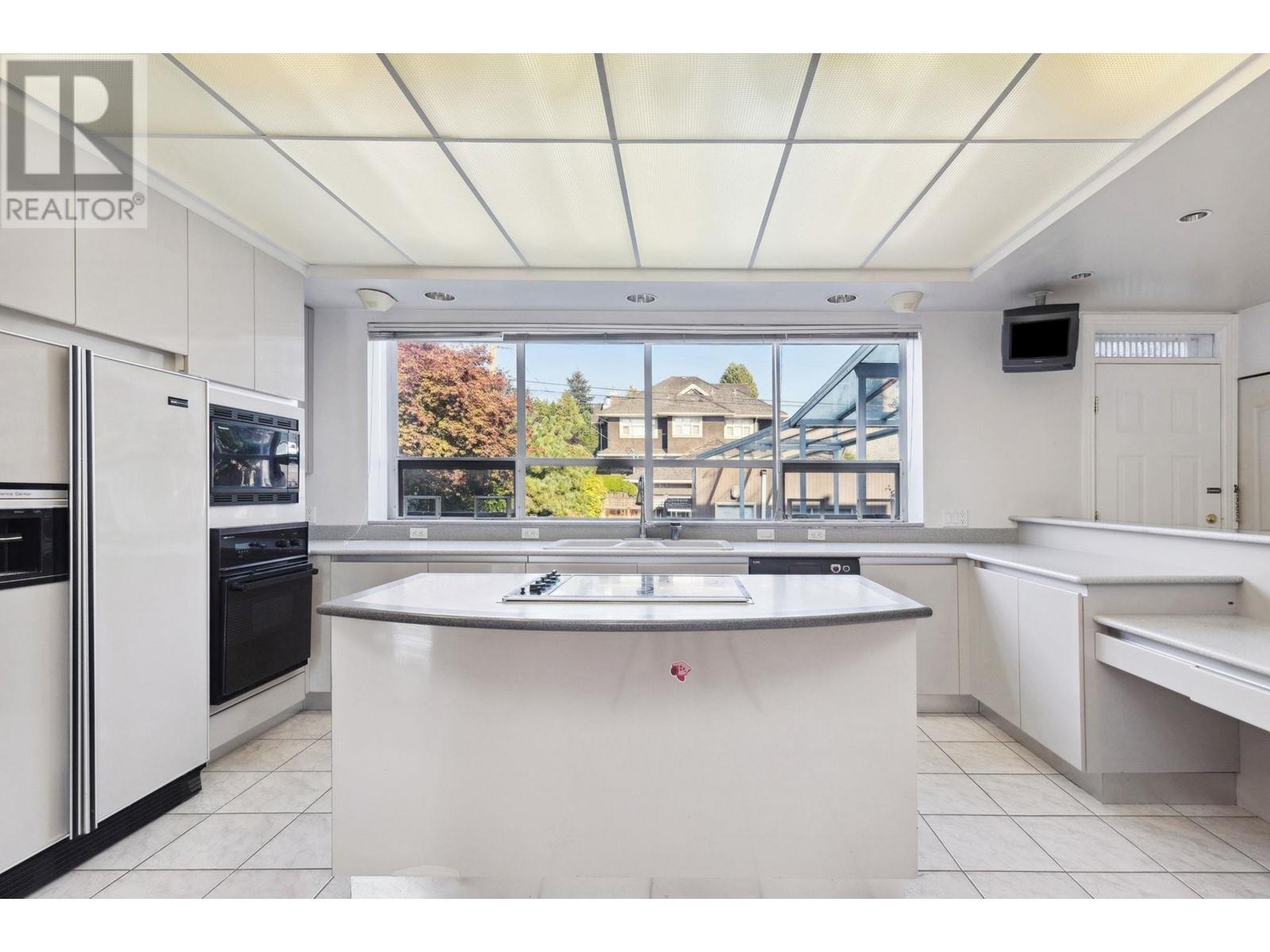 Listing Picture 13 of 38 : 6808 ANGUS DRIVE, Vancouver / 溫哥華 - 魯藝地產 Yvonne Lu Group - MLS Medallion Club Member