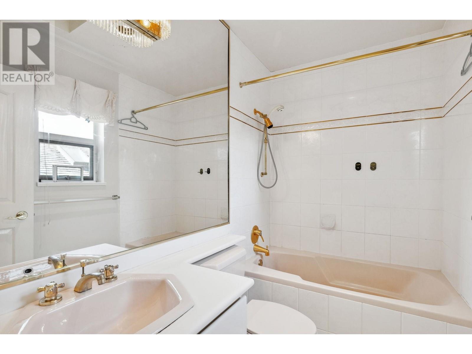 Listing Picture 18 of 38 : 6808 ANGUS DRIVE, Vancouver / 溫哥華 - 魯藝地產 Yvonne Lu Group - MLS Medallion Club Member