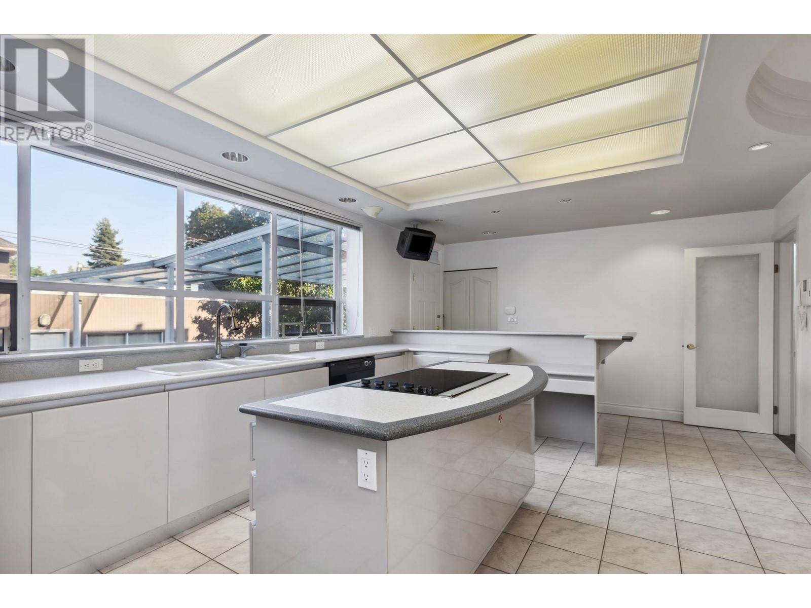 Listing Picture 12 of 38 : 6808 ANGUS DRIVE, Vancouver / 溫哥華 - 魯藝地產 Yvonne Lu Group - MLS Medallion Club Member