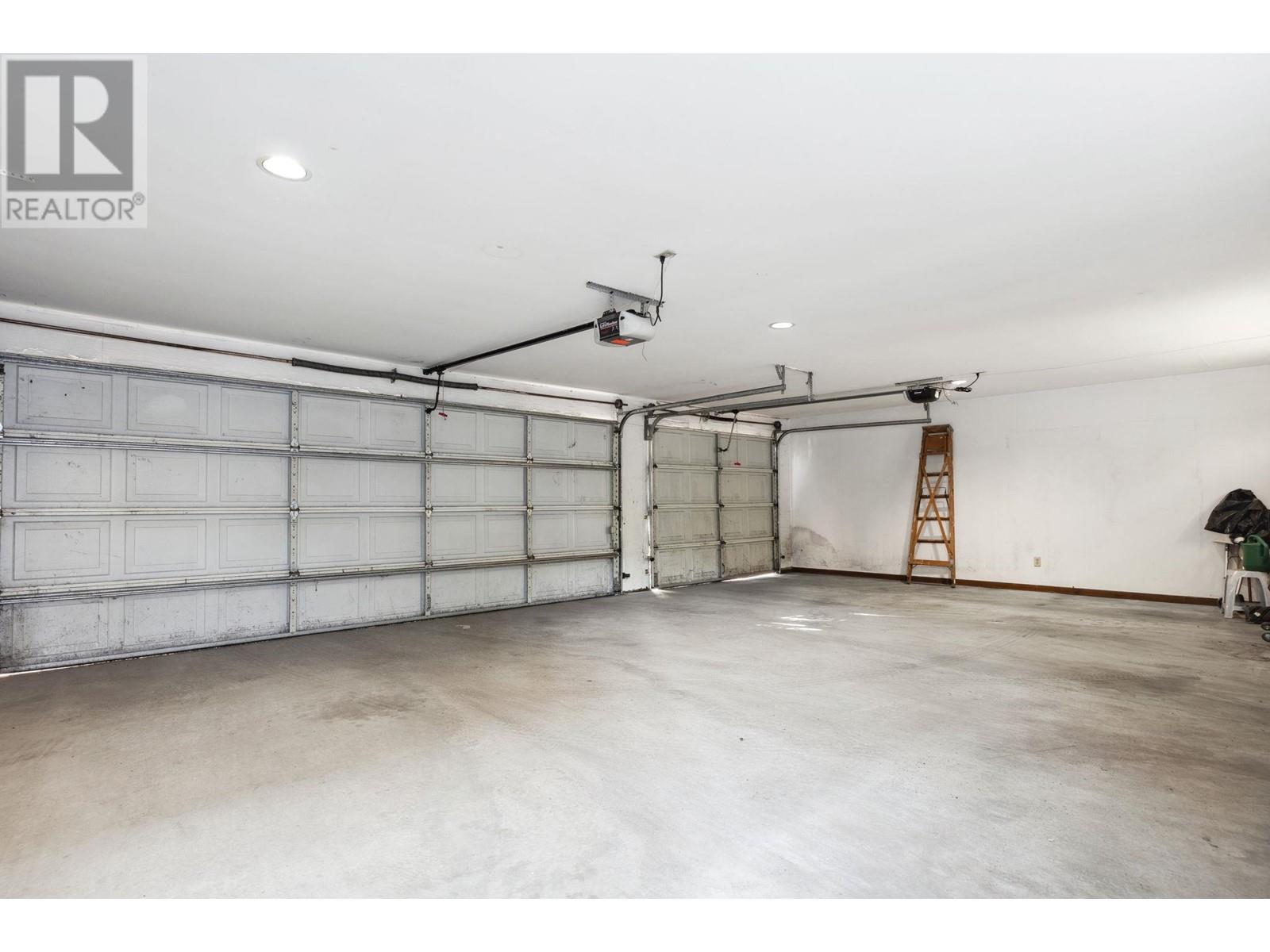 Listing Picture 37 of 38 : 6808 ANGUS DRIVE, Vancouver / 溫哥華 - 魯藝地產 Yvonne Lu Group - MLS Medallion Club Member