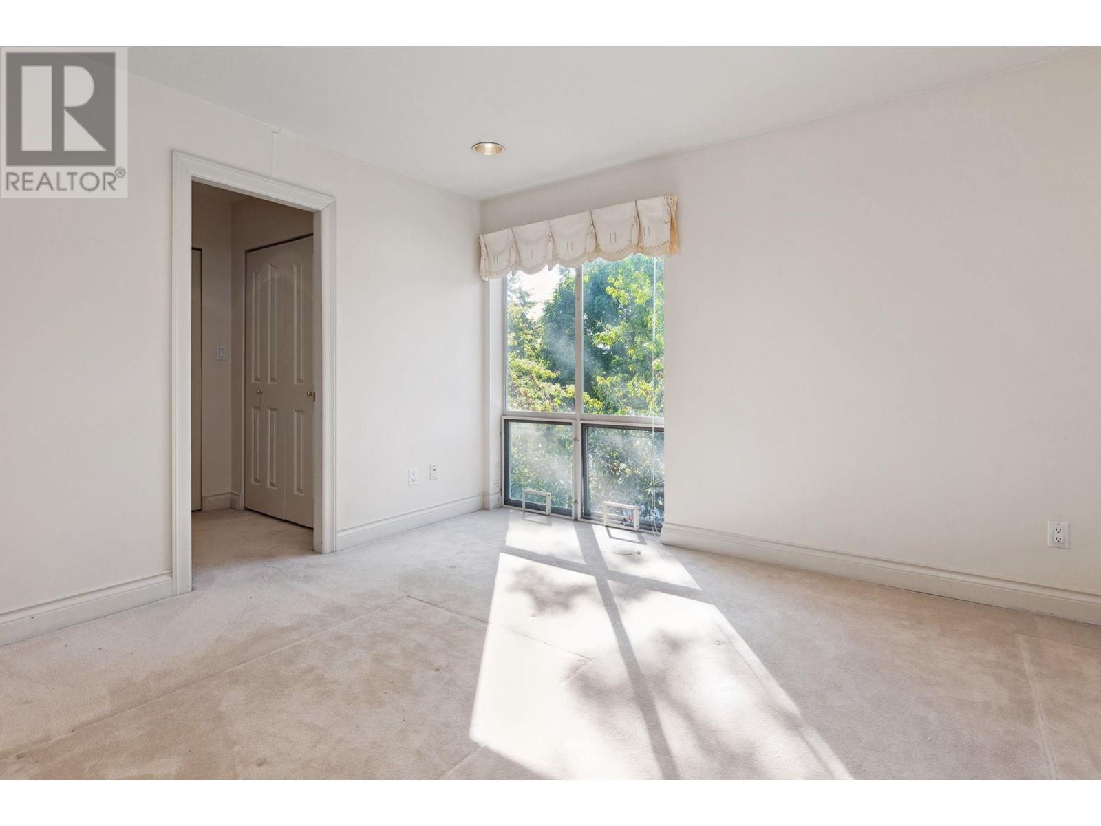 Listing Picture 17 of 38 : 6808 ANGUS DRIVE, Vancouver / 溫哥華 - 魯藝地產 Yvonne Lu Group - MLS Medallion Club Member