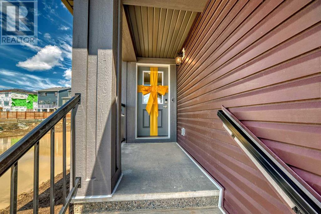 482 Lucas Way Nw, Calgary, Alberta  T3P 1H9 - Photo 3 - A2165205