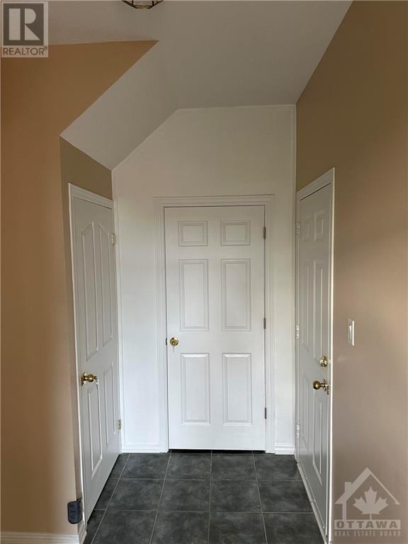 B - 108 Milner Downs Crescent, Ottawa, Ontario  K2M 2S4 - Photo 4 - X9519135