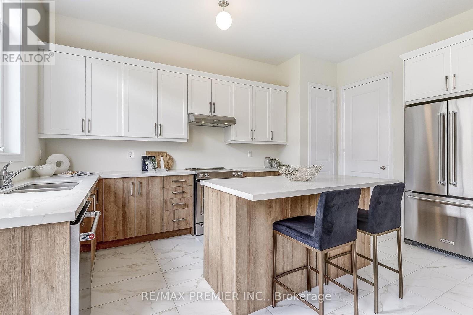 219 Fallharvest Way, Whitchurch-Stouffville, Ontario  L4A 0S1 - Photo 14 - N9255835