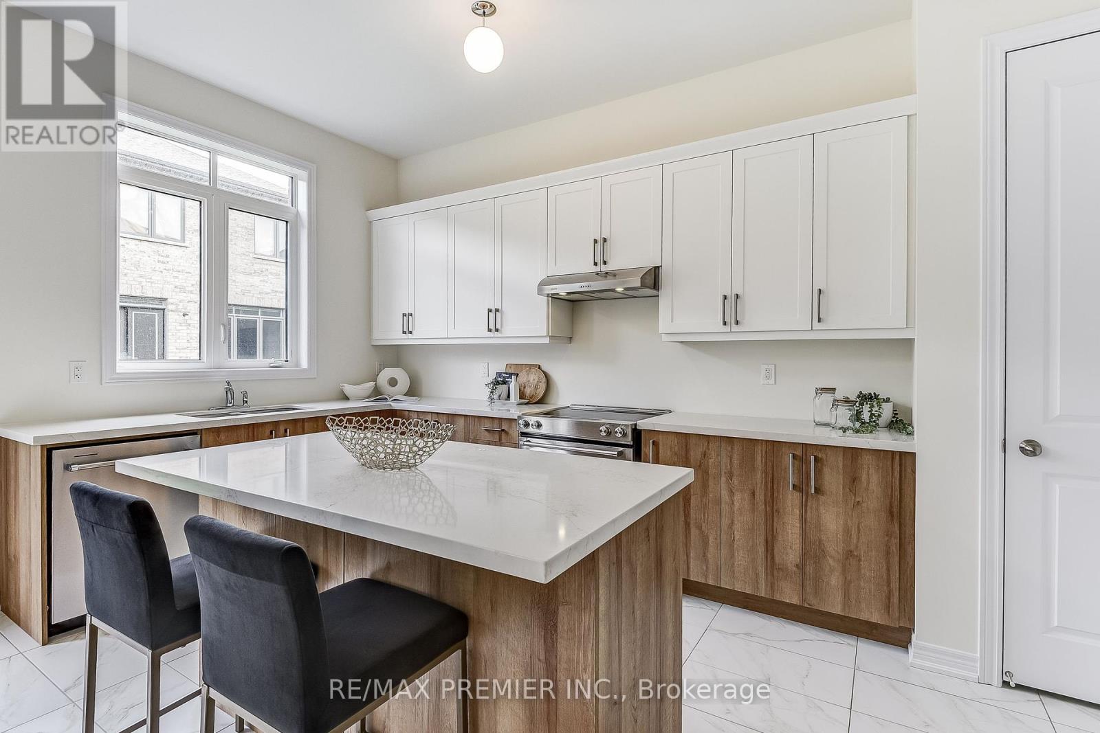 219 Fallharvest Way, Whitchurch-Stouffville, Ontario  L4A 0S1 - Photo 15 - N9255835