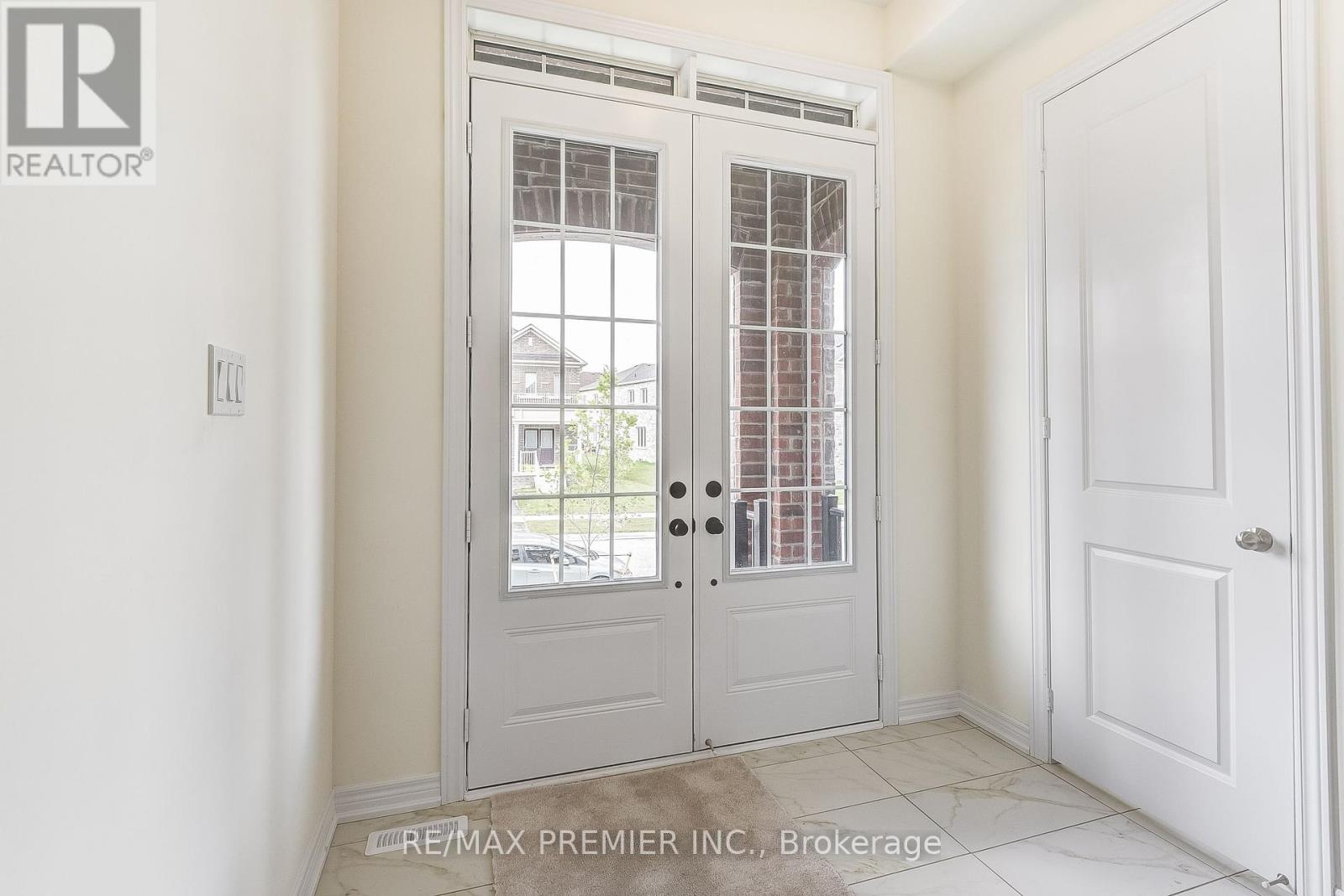 Property at 219 FALLHARVEST WAY image 3