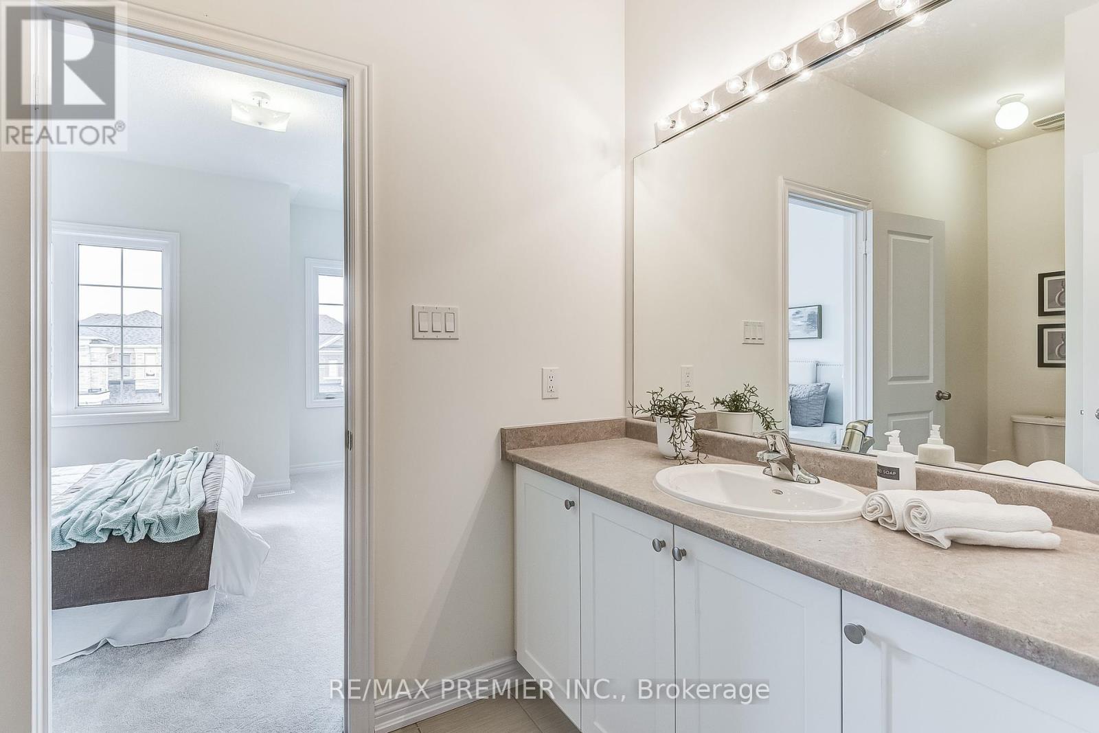 219 Fallharvest Way, Whitchurch-Stouffville, Ontario  L4A 0S1 - Photo 33 - N9255835