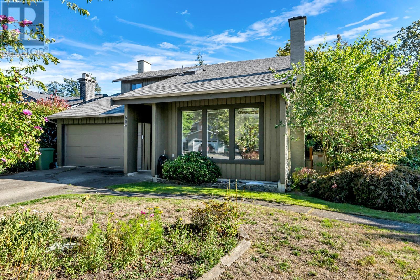 987 Lucas Ave, saanich, British Columbia