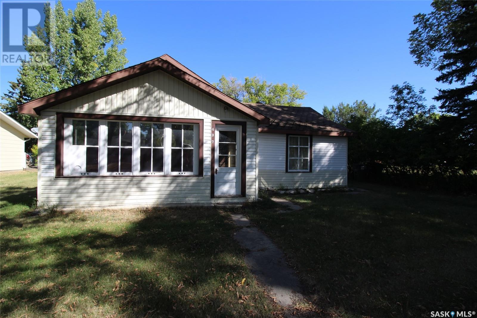 437 Front STREET, eastend, Saskatchewan