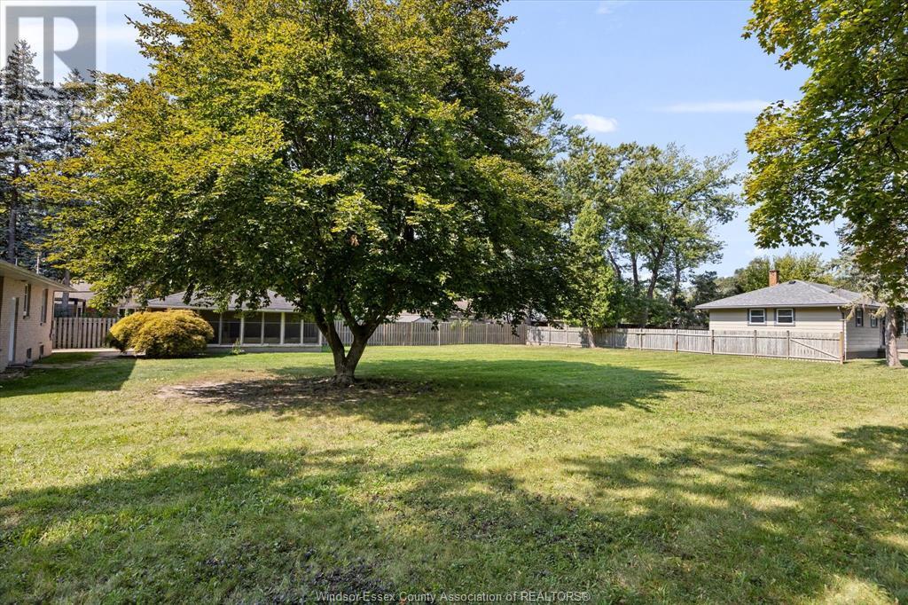3945-85 Dougall Avenue, Windsor, Ontario  N9G 1X3 - Photo 37 - 23020057