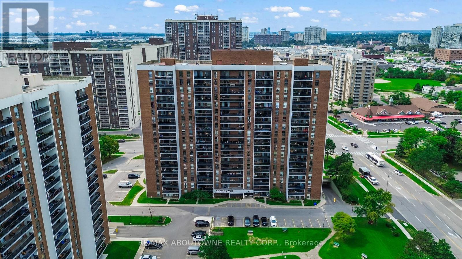 1104 - 17 Knightsbridge Road, Brampton (Queen Street Corridor), Ontario  L6T 3X9 - Photo 2 - W9346097