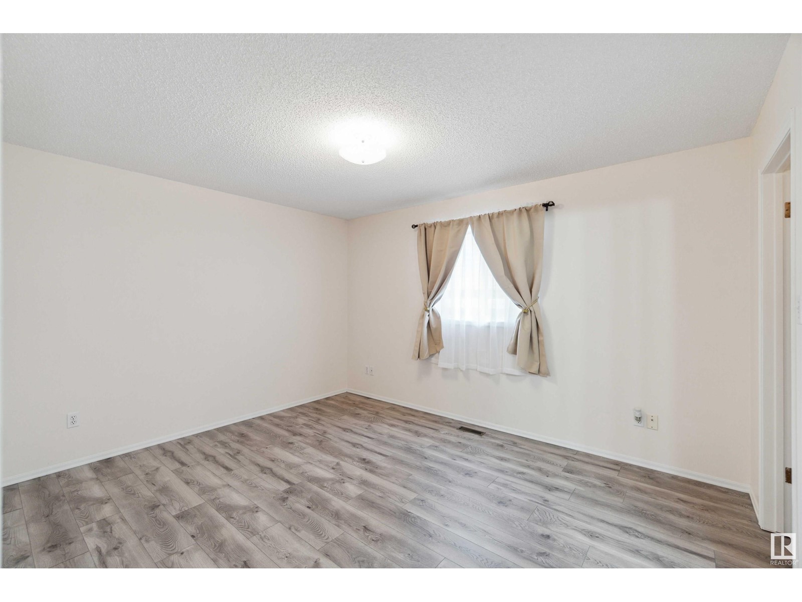 5972 157 Av Nw, Edmonton, Alberta  T5Y 2P3 - Photo 21 - E4406024