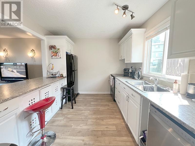 54-1605 Summit Drive, Kamloops, British Columbia   - Photo 2 - 180868