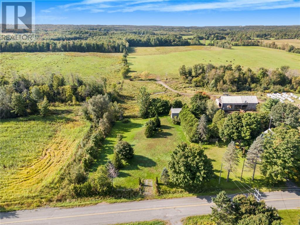 ... PLEASANT CORNER ROAD W, Vankleek Hill, Ontario